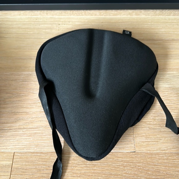 Padded bicycle or stationary bike seat - used with peloton - Picture 1 of 2
